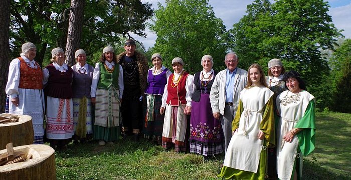 Aukštadvario Pilaitės piliakalnyje – literatų sambūris „Piliakalnių aidai“ 