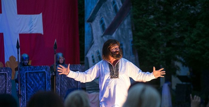 Trakų pilyje – nemokamas spektaklis „Kunigaikštis Karijotaitis“