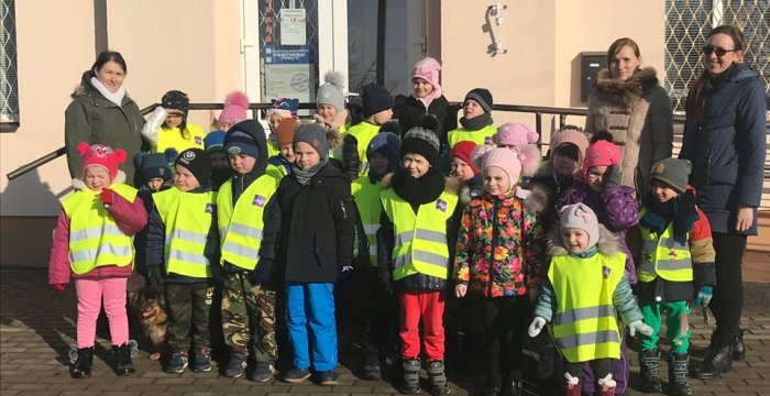 Smalsučiai svečiuojasi bibliotekoje