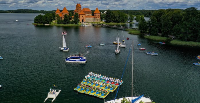 Šimtas muzikantų Galvės ežere paminėjo Žalgirio mūšio 610-ąsias metines