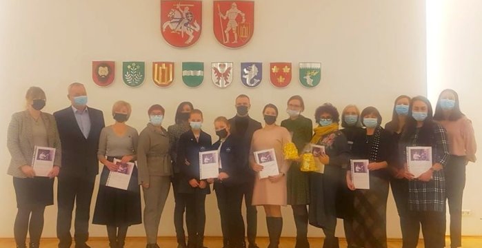 Įteiktos šalies pirmosios ponios D. Nausėdienės padėkos už dalyvavimą akcijoje „Baltasis paukštis“