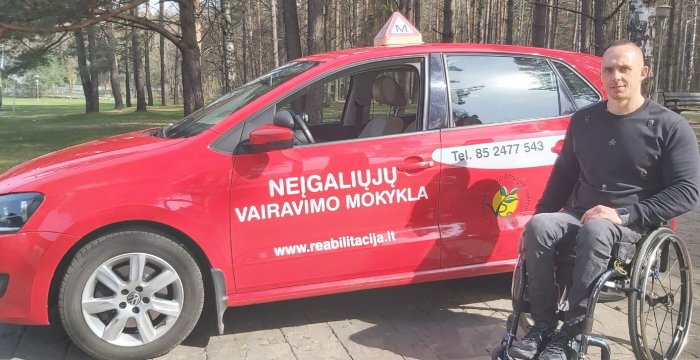 Negalią turintys gali nemokamai įgyti vairuotojo pažymėjimą