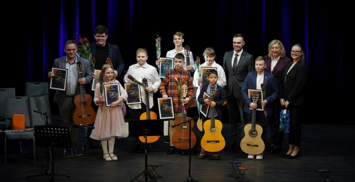Klasikinės gitaros muzikos akordai praskaidrino lentvariečių kasdienybę