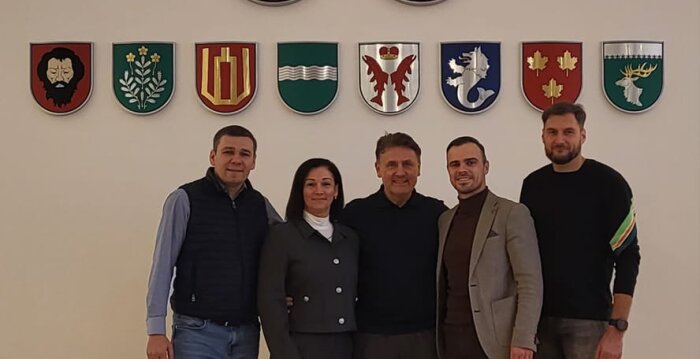 Trakų rajono savivaldybėje lankėsi Lietuvos krepšinio legenda