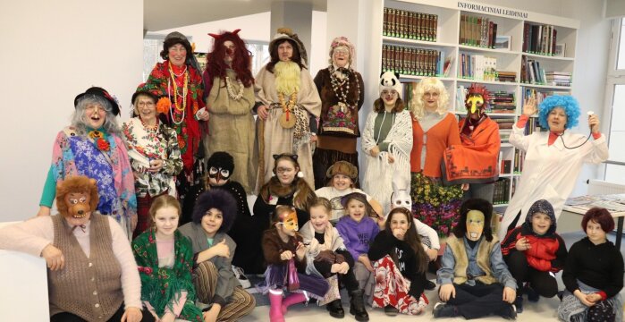 Užgavėnių šventė Lentvario bibliotekoje su liaudies dainų kolektyvu „Klevynė“