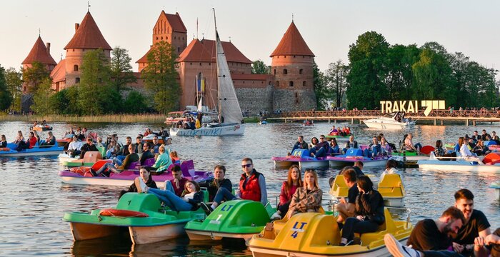 Tautiškos giesmės giedojimo metu įvedamas Galvės ežero akvatorijos zonavimas plaukiojimo priemonėms 