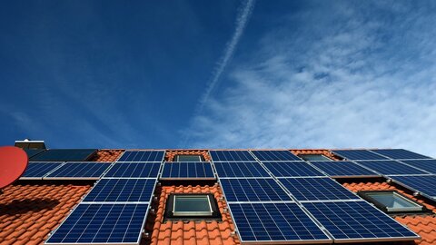 Įsirenkite saulės elektrinės energijos kaupiklį kitam sezonui – dar šiemet galite suspėti...