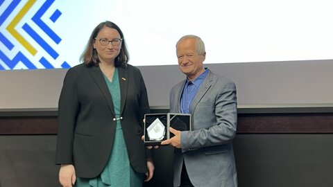 Savivaldybės teisininkui įteiktas Teisingumo ministerijos apdovanojimas