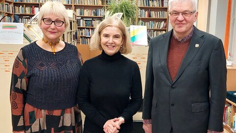 Garbūs svečiai ir naujos knygos sutiktuvės Aukštadvario bibliotekos Skaitytojų klube