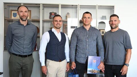 Savivaldybėje padėkota imtynininkui D. Grėbliūnui