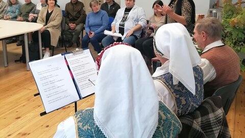 Piliakalnių aidai 2025: poezijos ir dainos šventė Aukštadvaryje